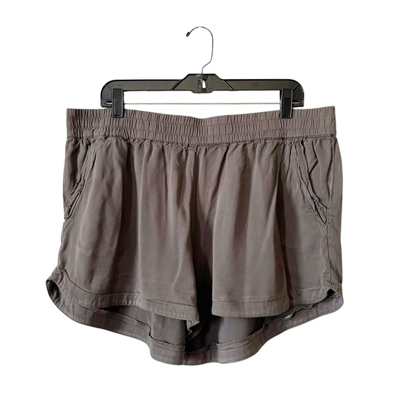 Maurices Shorts Women's Plus Size 20W Olive Rayon Pockets Pull On Elastic Waist - Picture 2 of 6